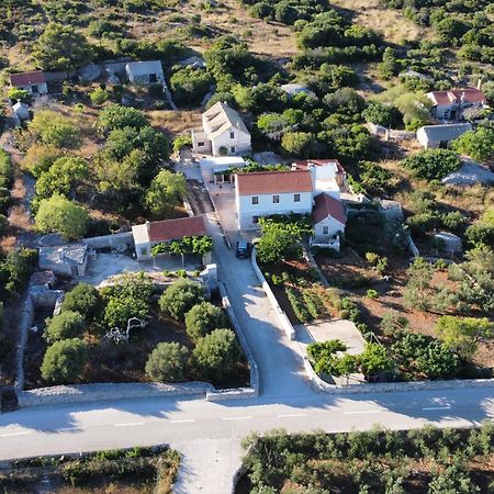 Betini Apartments - Authentic Island Escape Komiža Exterior foto
