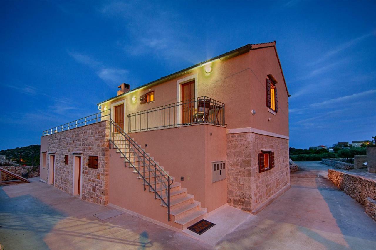 Betini Apartments - Authentic Island Escape Komiža Exterior foto
